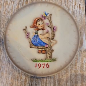 1976 MJ Hummel 6th Anniversary Plate